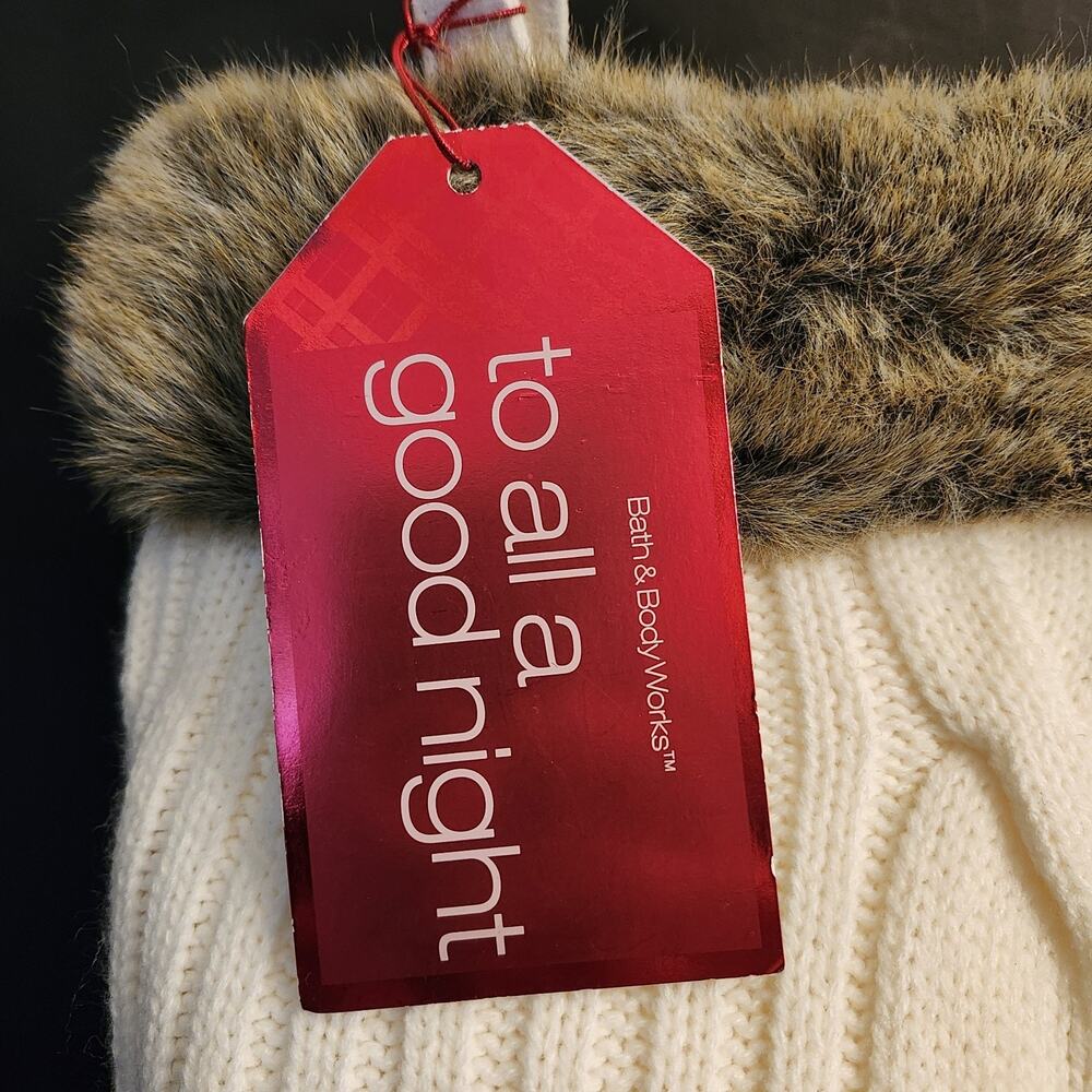 NEW VTG 2007 Bath & Body Works Y2K Faux Fur Cable Knit Purse / Pom Poms & Tag - Picture 3 of 11